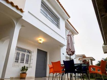 Exclusiva Propiedad Ubicada en El Trigal, calle acuario, Urb. Piedra Pintadas