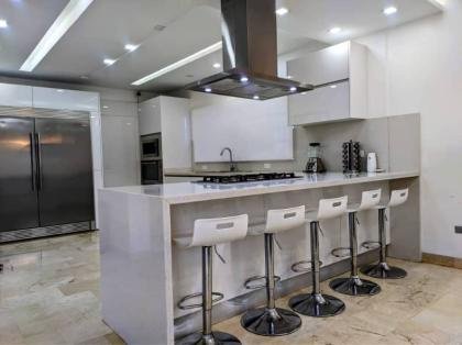 Exclusiva Propiedad Ubicada en El Trigal, calle acuario, Urb. Piedra Pintadas