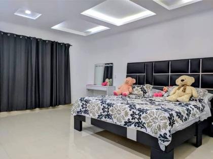 Exclusiva Propiedad Ubicada en El Trigal, calle acuario, Urb. Piedra Pintadas