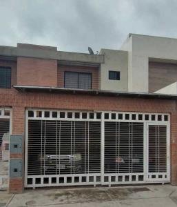 TOWN HOUSE URB. QUINTAS DEL NORTE  NAGUANAGUA