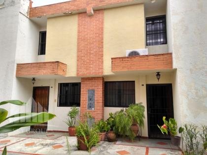 Casa quinta tipo Townhouse en Naguanagua, Urb. El Guayabal, conjunto residencial Guayabal Norte.