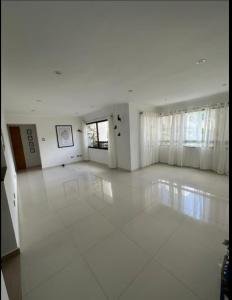 VENDO APTO. URB. MANZANARES ESTE, CARACAS