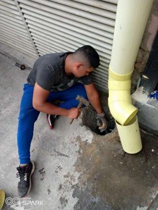 SERVICIOS  TECNICOS EN PLOMERIA DESTAPES DE DRENAJES LIMPIEZA DE POZOS TANQUES REPARAMOS FILTRACIONES BOTES DE AGUAS TUBERIAS DAÑADAS TABLEROS ELECTRI