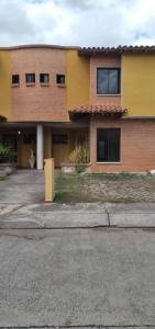 Alquilo A empresa o familia. TownHouse 2 niveles Conjunto Residencial Terrazas de San Diego.