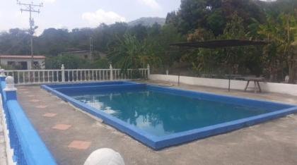 VENTA DE GALPON CON TERRENO  Y AGUAS TERMALES